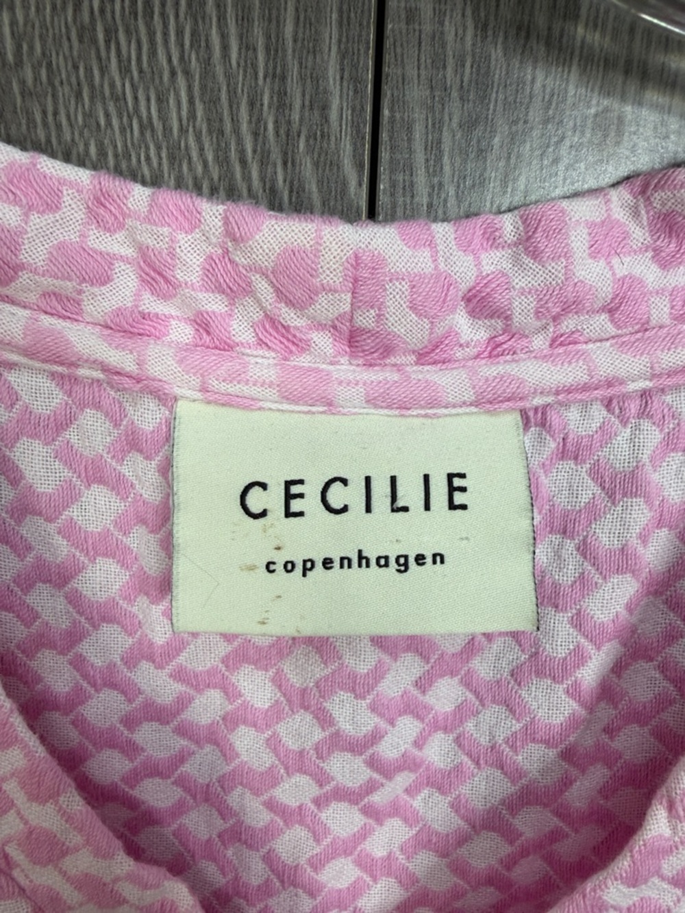 Cecilie Copenhagen V-Neck Sleeve Top
In Pink Women's Medium - Picture 3 of 5